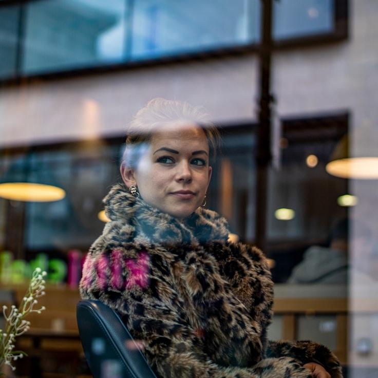 Portrait of Ananya meditation instructor